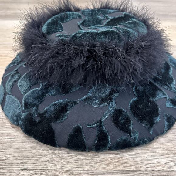 Vtg Whittall & Shon Green Velvet Feather Trim Veil Pom Pom Derby Fascinator Hat main image 13